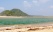 plage-kosy-baie-montagne-sable-fin