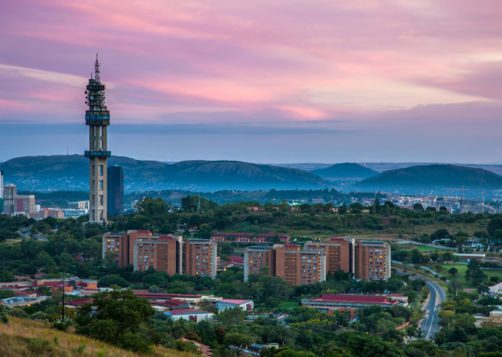 pretoria-paysage-ville-et-montagnes