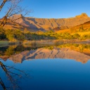 paysage-lac-montagne-falaise