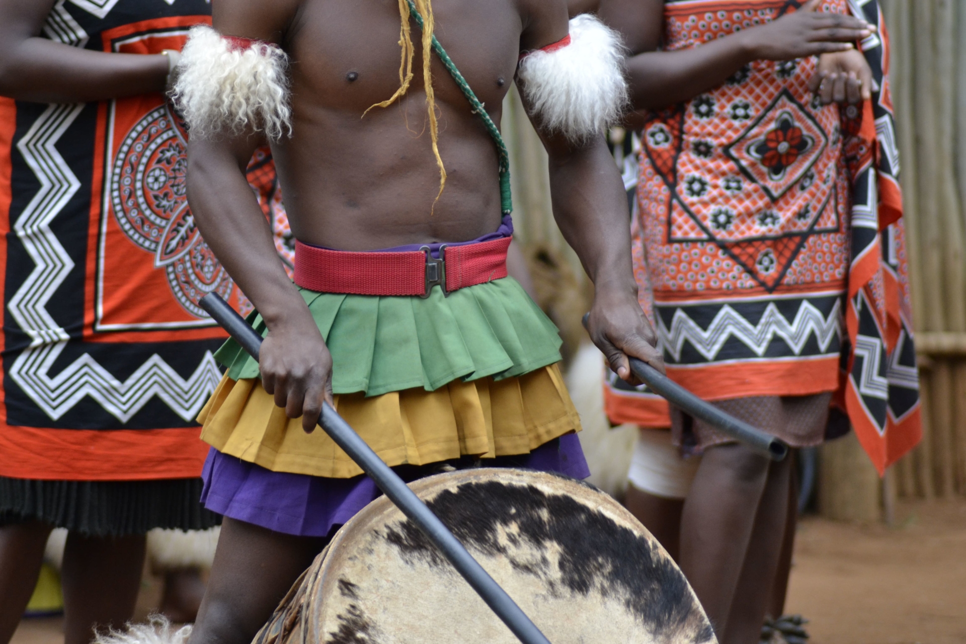tenues-traditionnelles-instrument-de-musique