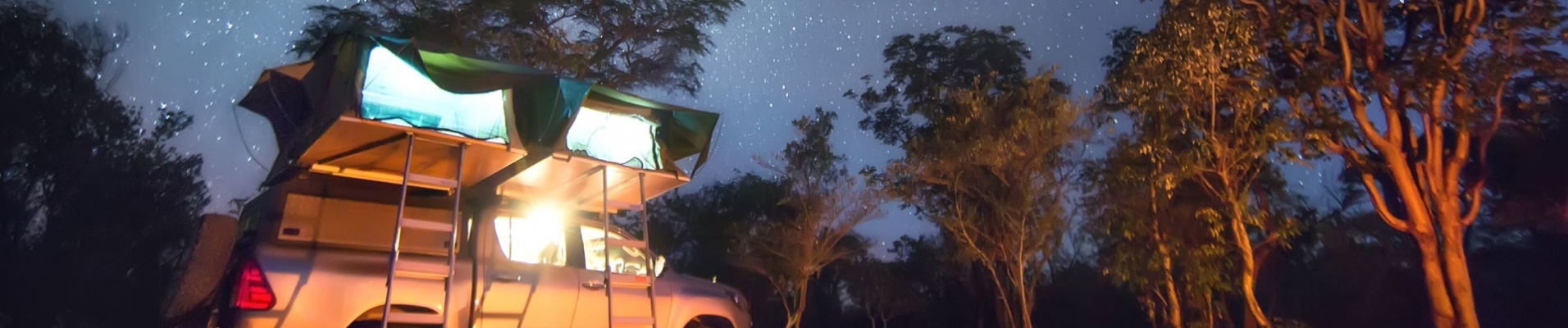 autotour-campement-voiture-nuit-etoiles-savane