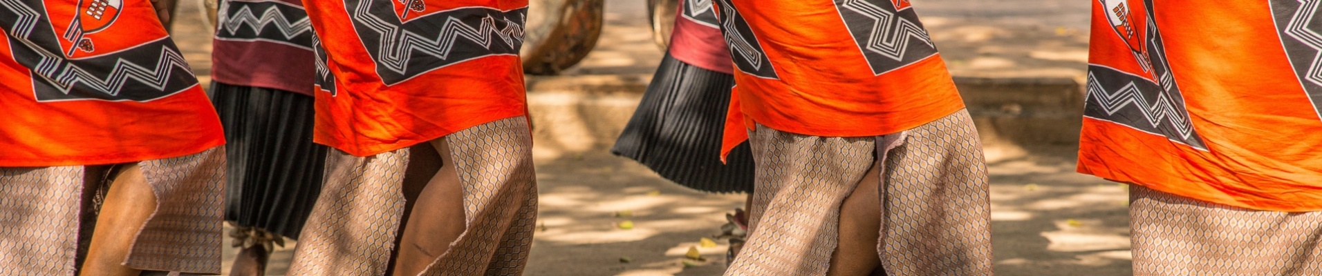 danse-traditionnel-habit-coloré