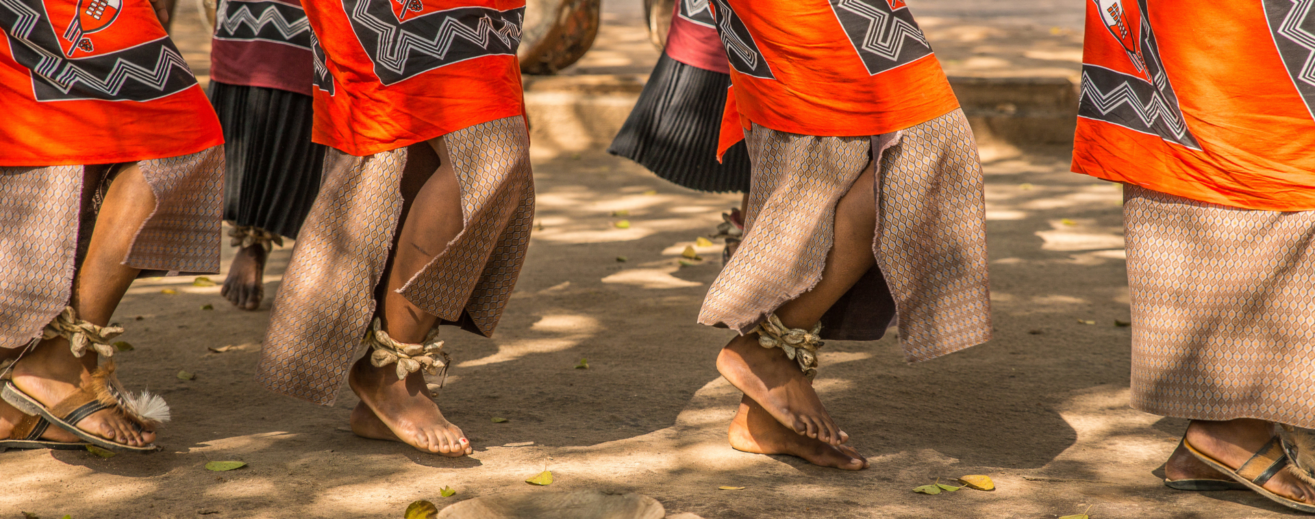 danse-traditionnel-habit-coloré